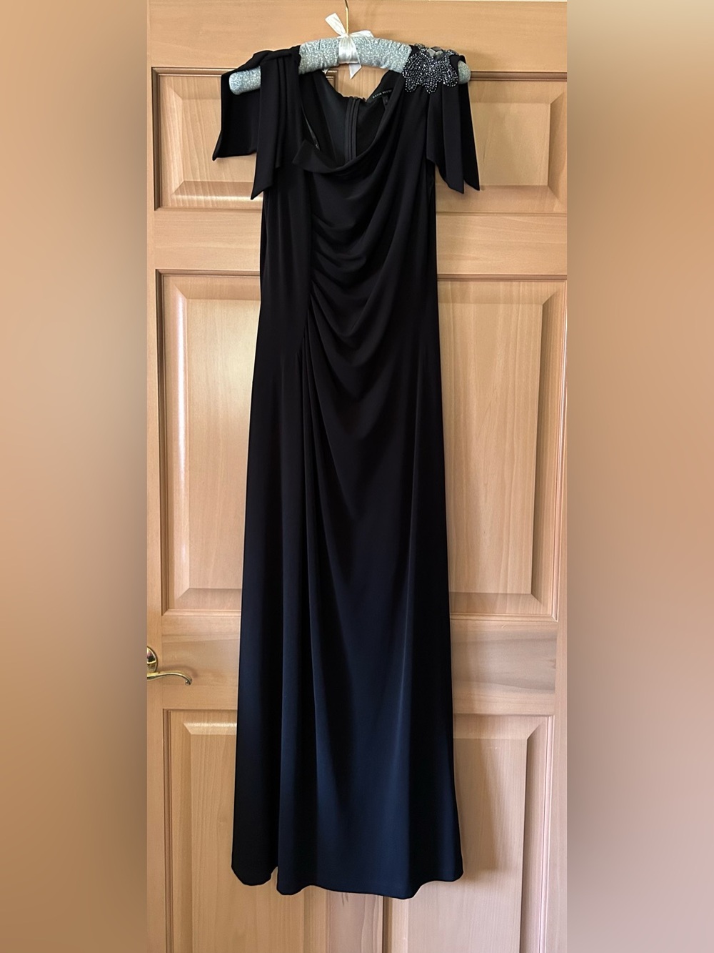 David Meister Black Cold-Shoulder Formal Gown Ruched Size 4 Excellent Condition